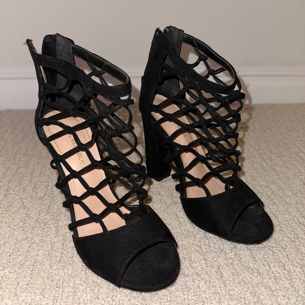 Cute Netted Shoe Republic LA Heels